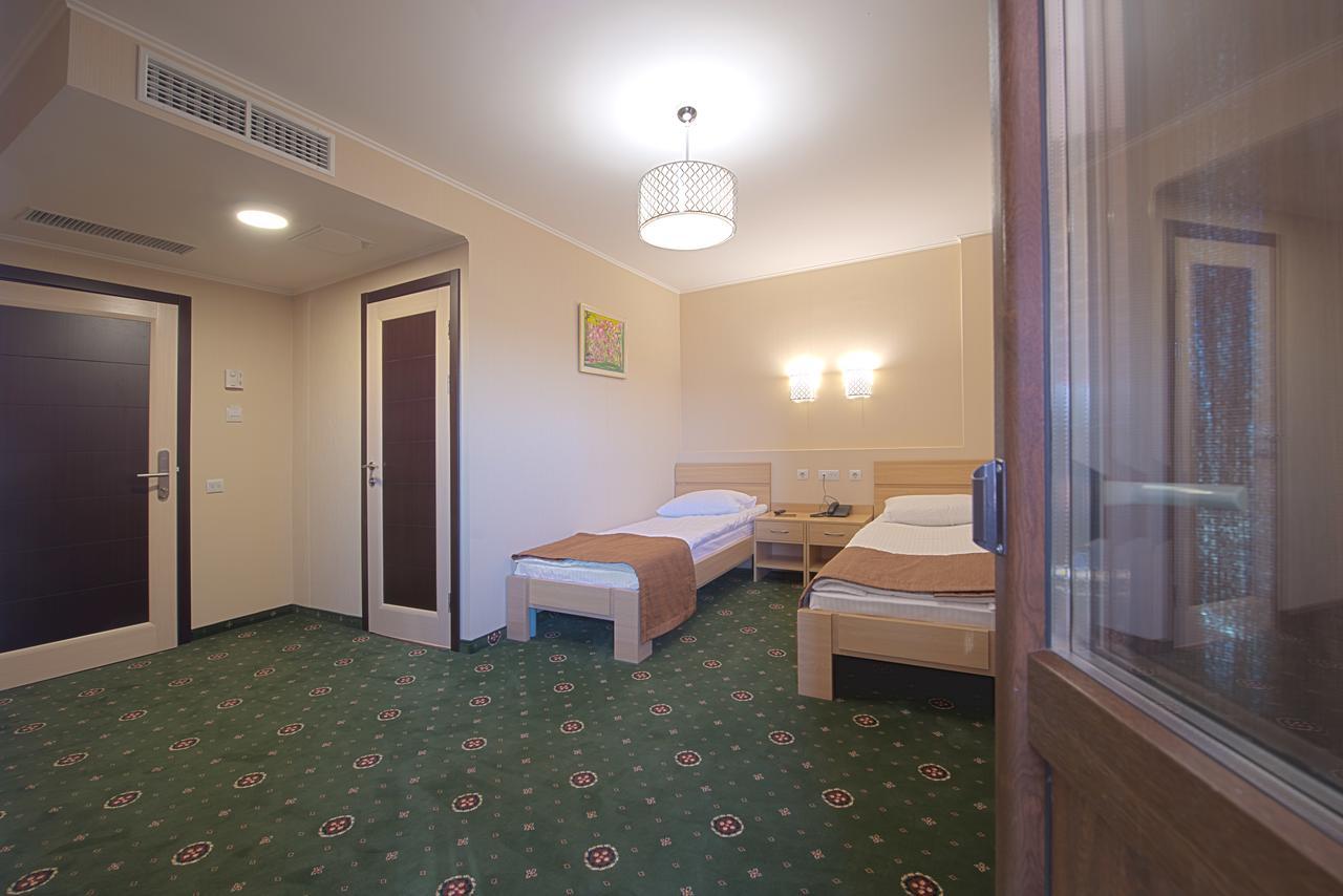 Advenus Hotel Leopoli Esterno foto