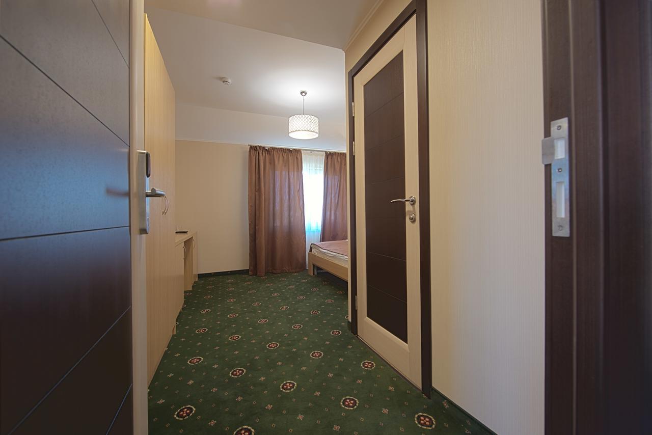 Advenus Hotel Leopoli Esterno foto